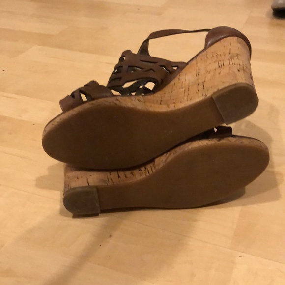 Tahari brown leather wedges size 10 - Picture 5 of 5